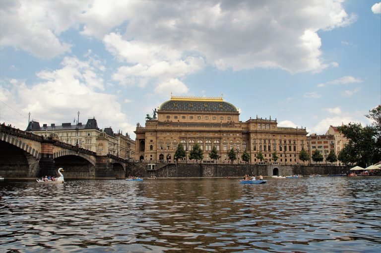 Smetanovo nábřeží bude takřka bez aut