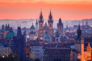 Praha se naplní elektromobily i solárními panely