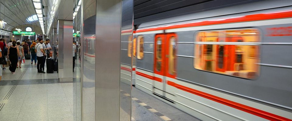 Pražské metro opět jezdí po půlnoci