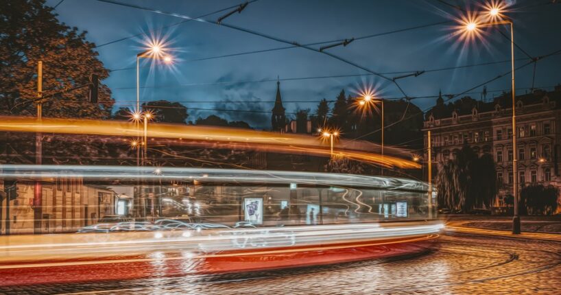 Provoz tramvají na Malou Stranu obnoven dříve