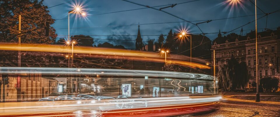 Provoz tramvají na Malou Stranu obnoven dříve