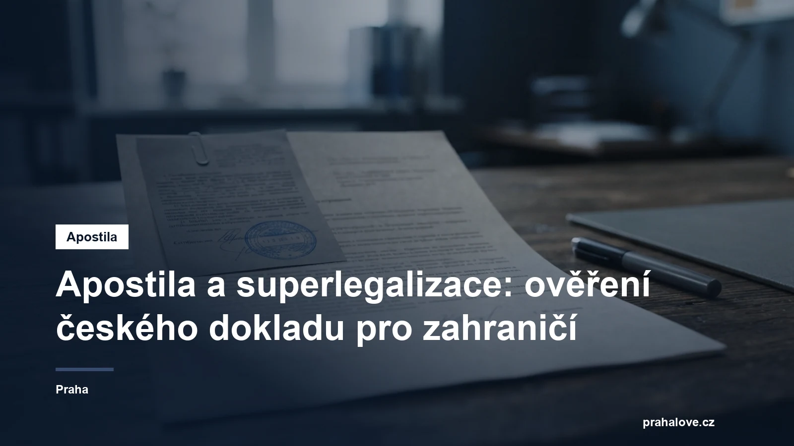 Úřední listina s doložkou a razítkem na stole