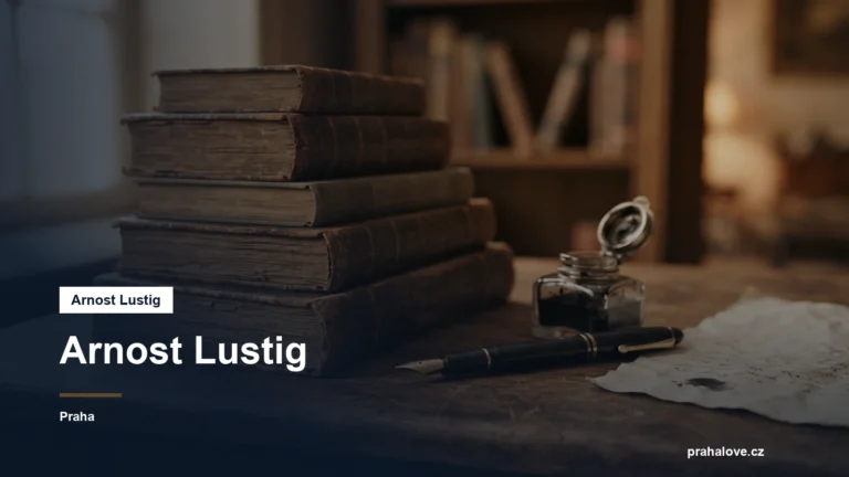 Staré knihy, plnicí pero a kalamář na psacím stole