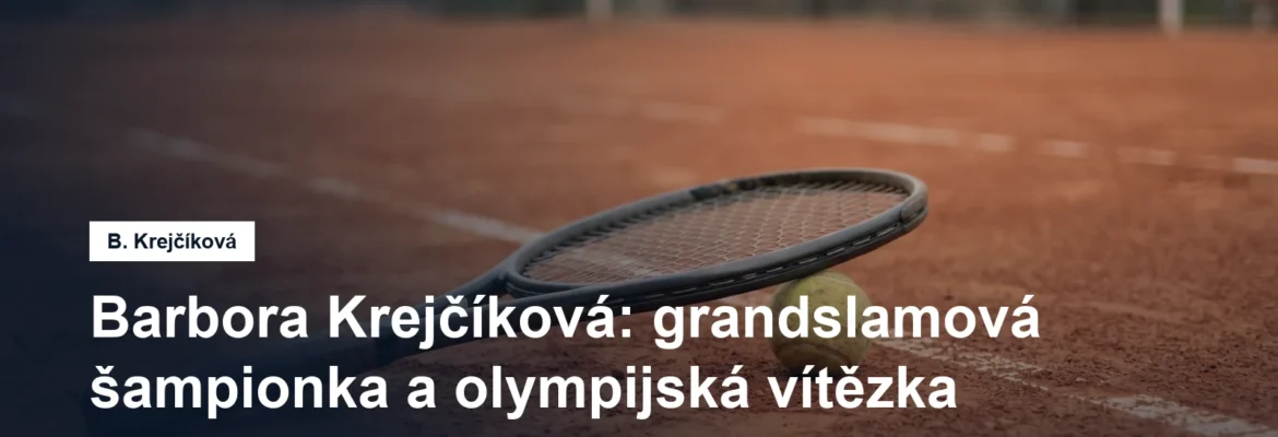 Tenisová raketa a míček na antukovém kurtu