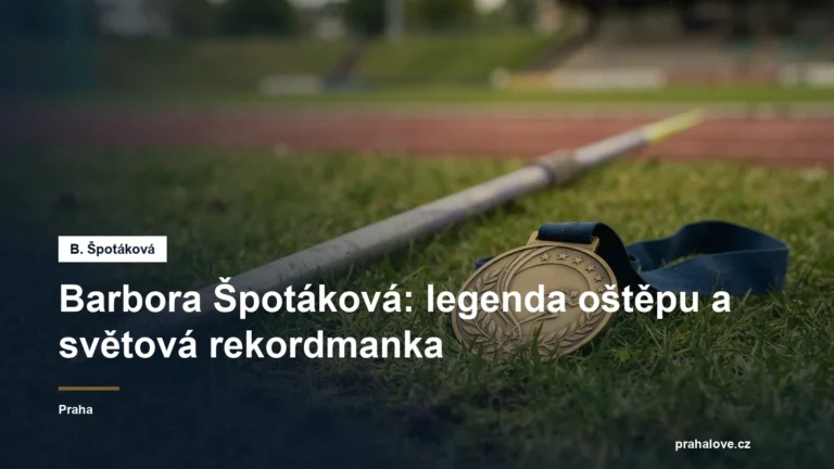 Oštěp a zlatá medaile na trávníku stadionu