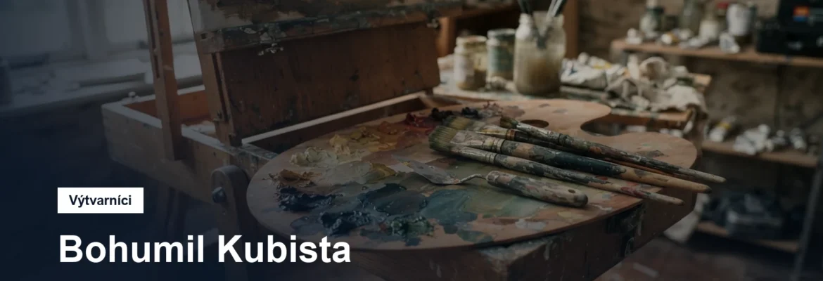 Malířská paleta, štětce a stojan v ateliéru