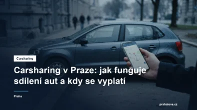 Sdílené auto zaparkované v městské ulici a mobil s aplikací