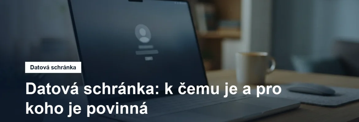 Notebook s přihlašovací obrazovkou na úřední stole