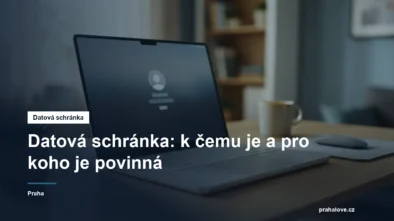 Notebook s přihlašovací obrazovkou na úřední stole