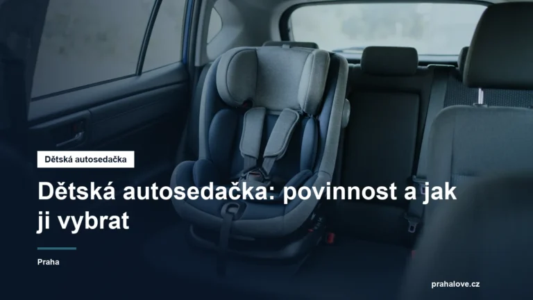 Dětská autosedačka upevněná na zadním sedadle auta