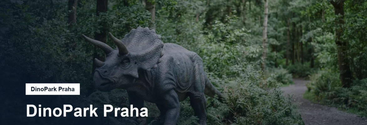 Modely dinosaurů v parku