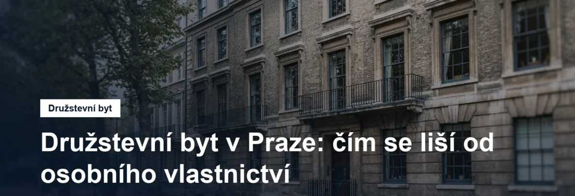 Činžovní dům s řadami oken v pražské ulici