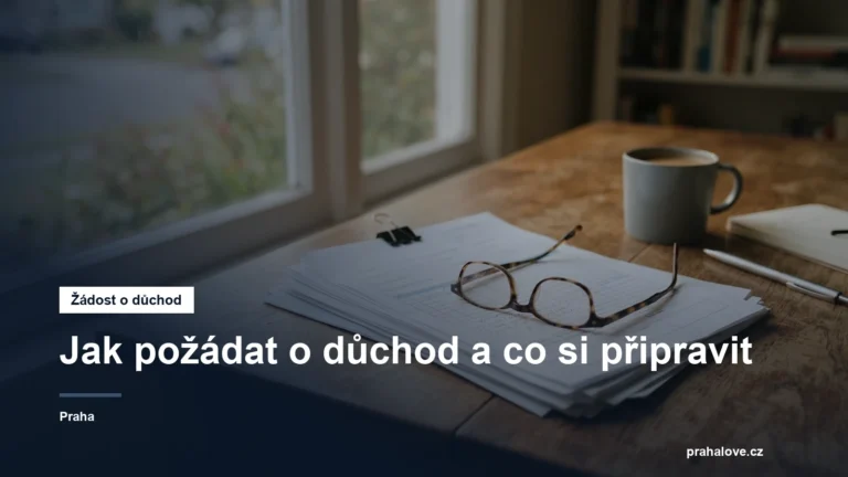 Formuláře a brýle na stole u okna
