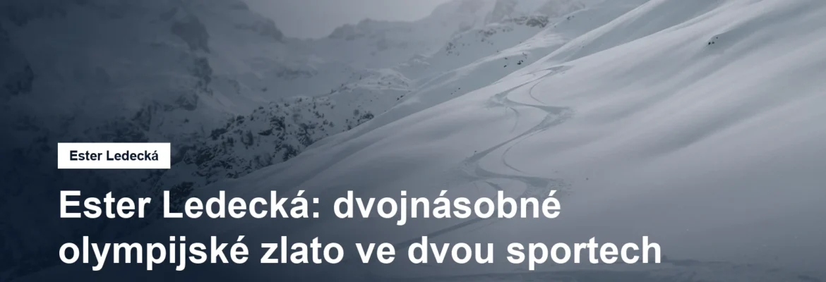Zasněžený horský svah a stopy ve sněhu