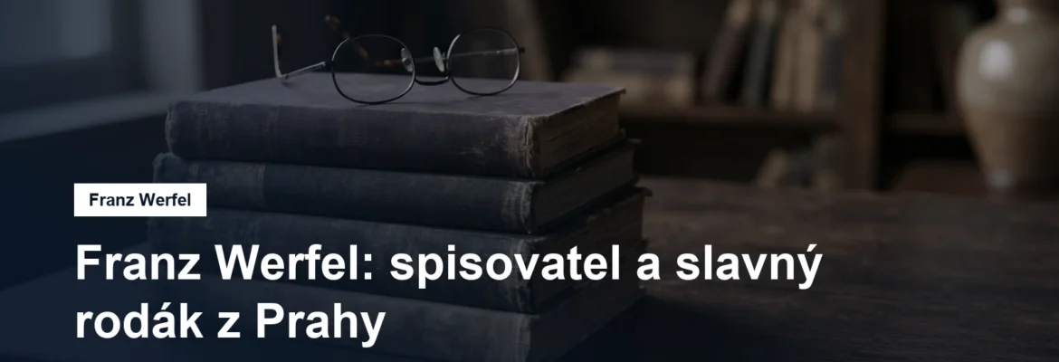 Stoh knih a brýle na tmavém stole