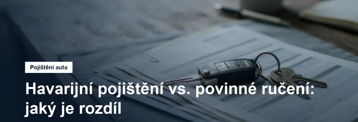 Klíče od auta a pojistné dokumenty na stole