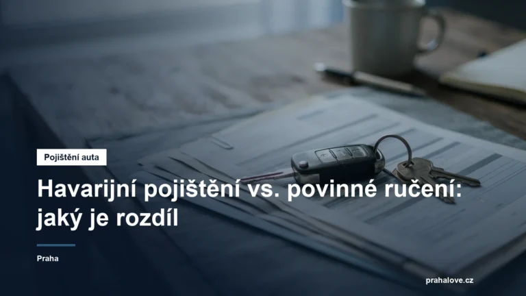 Klíče od auta a pojistné dokumenty na stole
