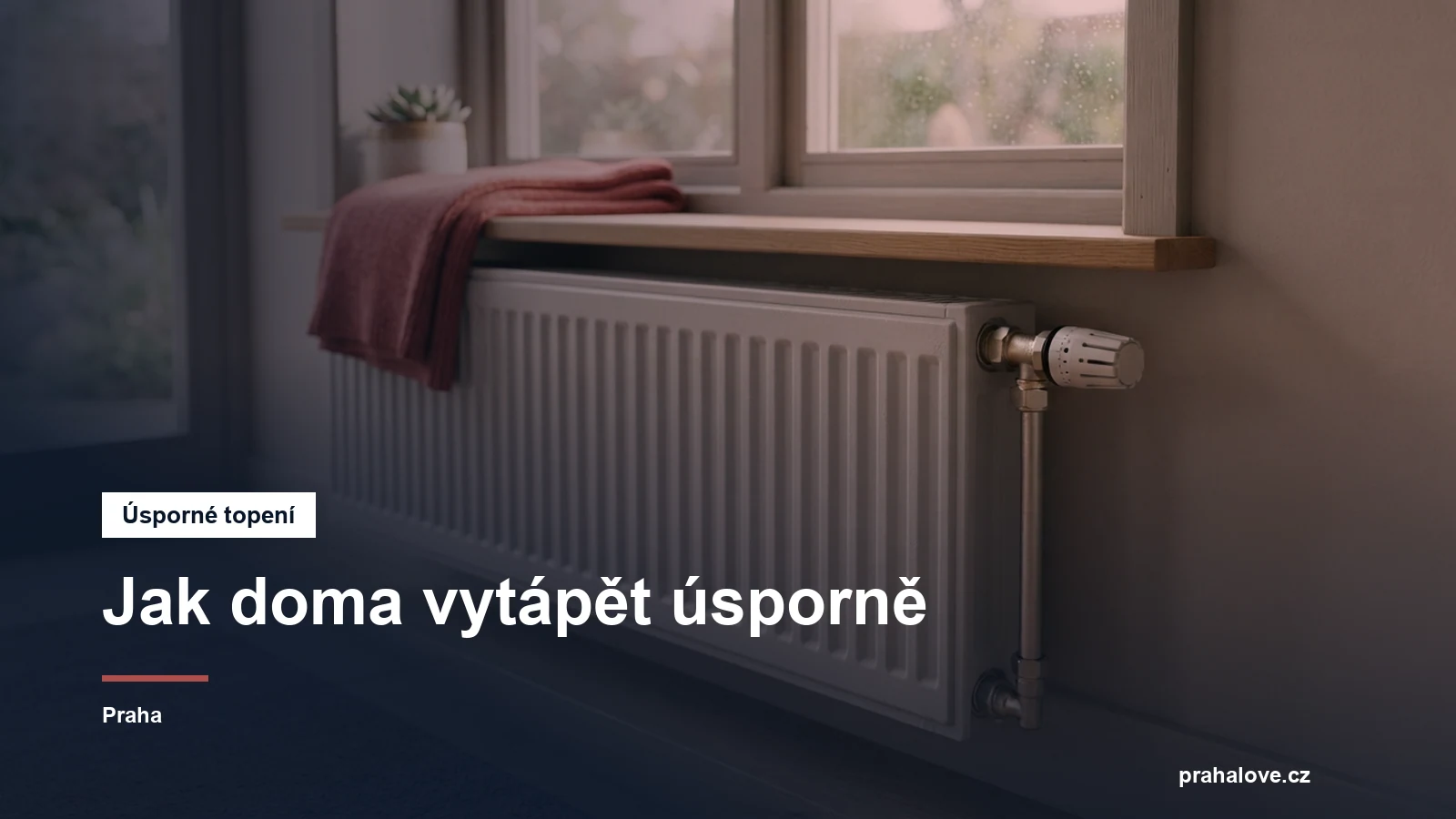 Radiátor s termostatickou hlavicí u okna