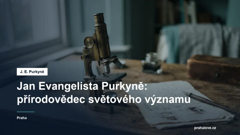 Starý mikroskop a poznámky na stole