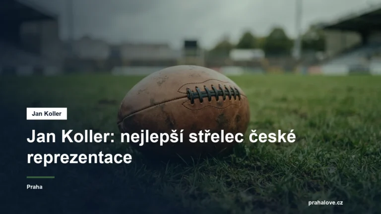 Fotbalový míč na trávníku stadionu