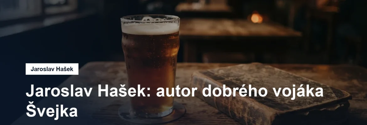 Pivní sklenice a stará kniha na dřevěném stole