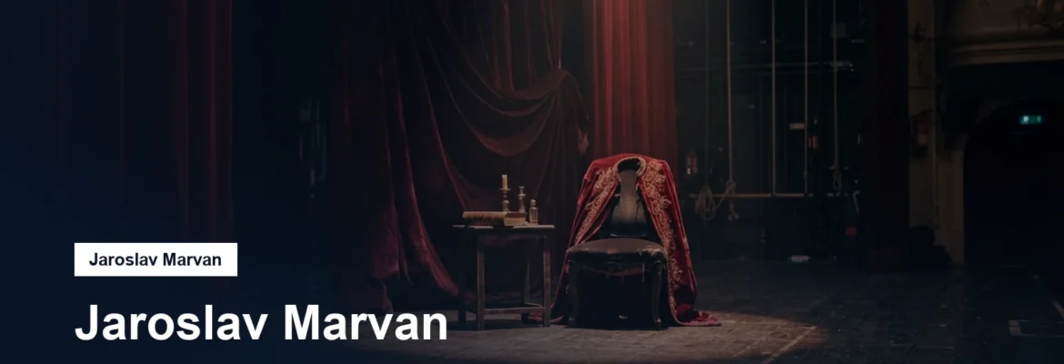 Divadelní jeviště s reflektorem a rudou oponou