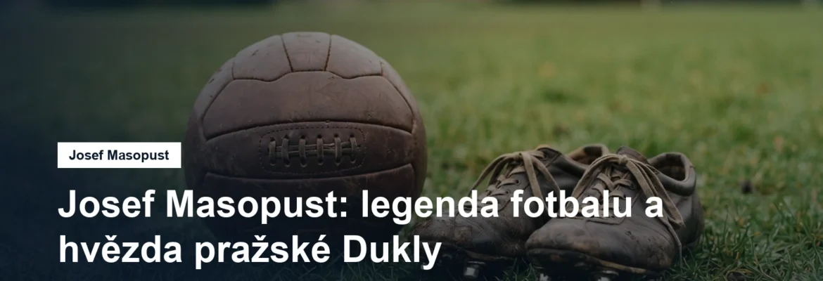 Fotbalový míč a kopačky na trávníku