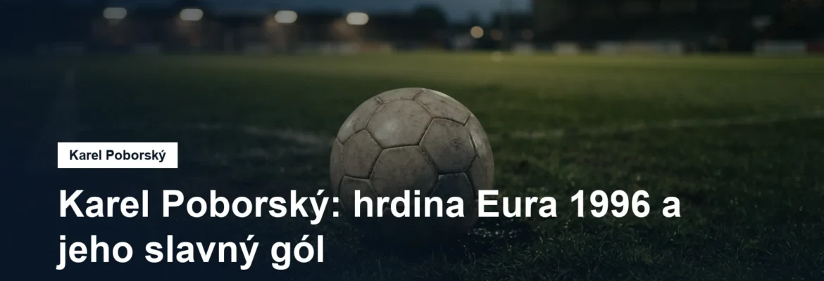 Fotbalový míč na hřišti za večerního světla