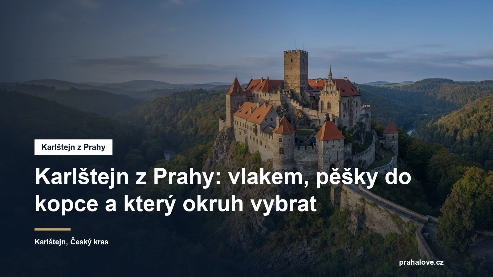 Gotický hrad na skalní ostrožně nad lesnatým údolím