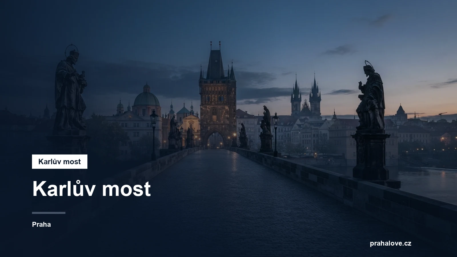 Karlův most s barokními sochami za úsvitu
