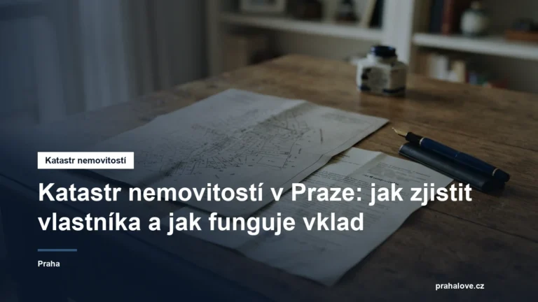 Katastrální mapa a list vlastnictví na pracovním stole