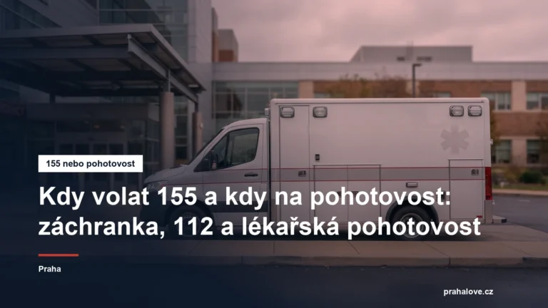 Sanitka záchranné služby zaparkovaná u nemocnice