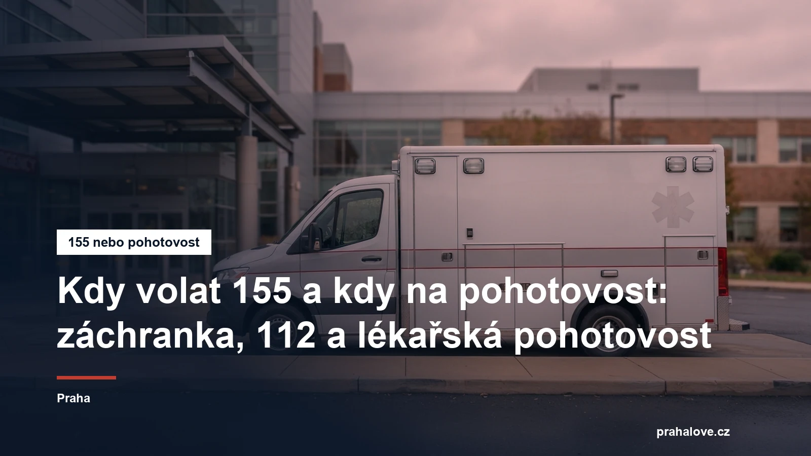 Sanitka záchranné služby zaparkovaná u nemocnice