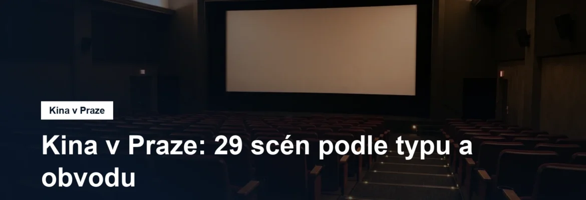 Hlediště kina s plátnem a řadami sedadel