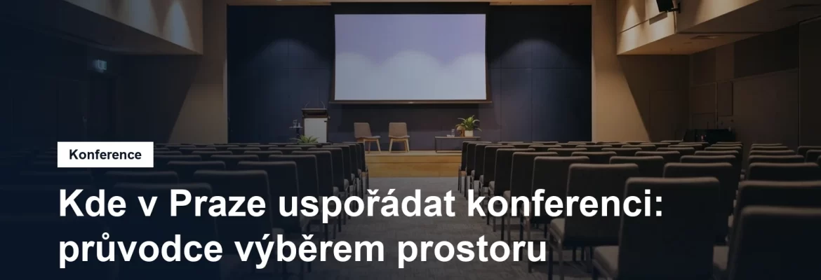 Prázdný konferenční sál připravený na akci