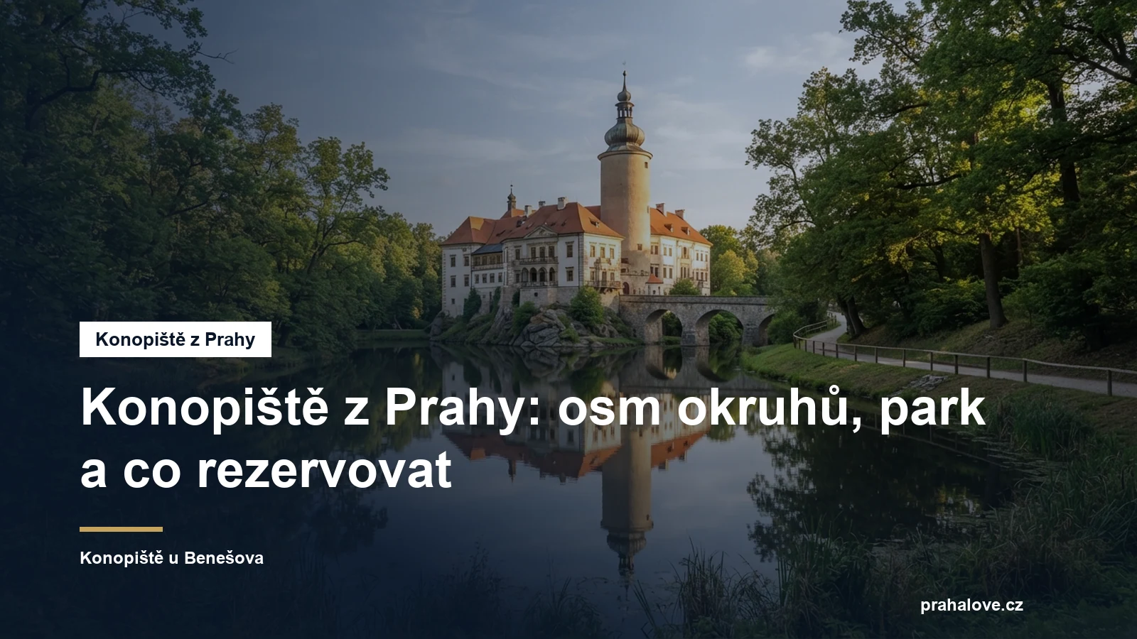 Zámek s věží nad hladinou rybníka a parkem