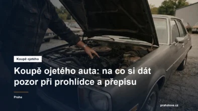 Prohlídka ojetého auta s otevřenou kapotou na parkovišti