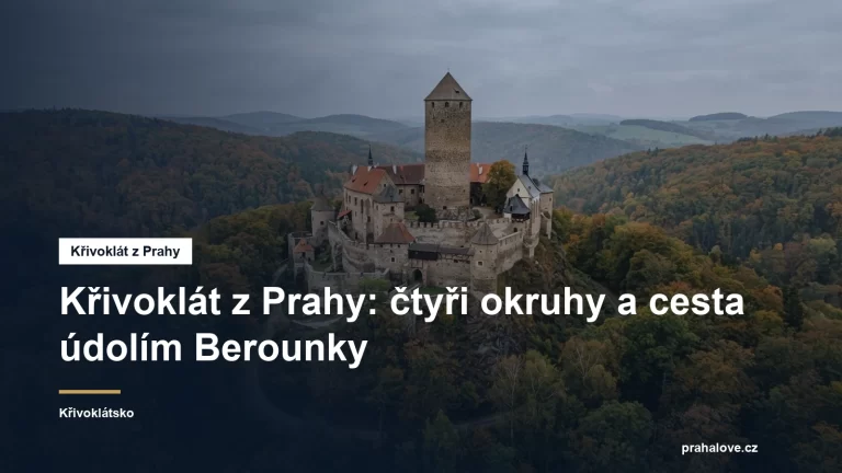 Hrad s válcovou věží nad hlubokým listnatým lesem