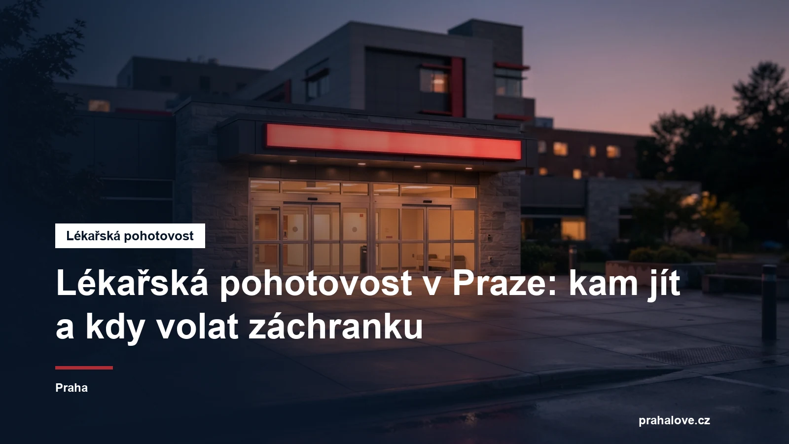 Světelné označení pohotovosti u vchodu do nemocnice večer