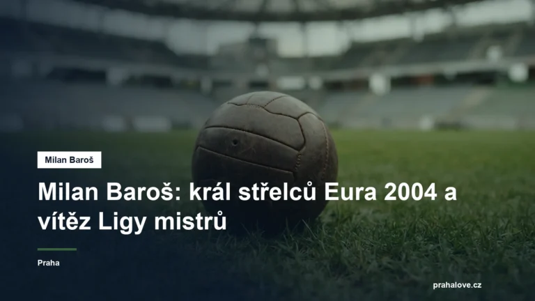 Fotbalový míč na trávníku stadionu