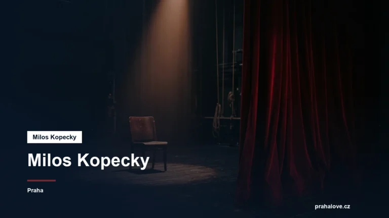 Divadelní jeviště s reflektorem a rudou oponou