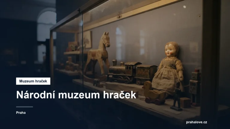 Historické hračky ve vitrínách