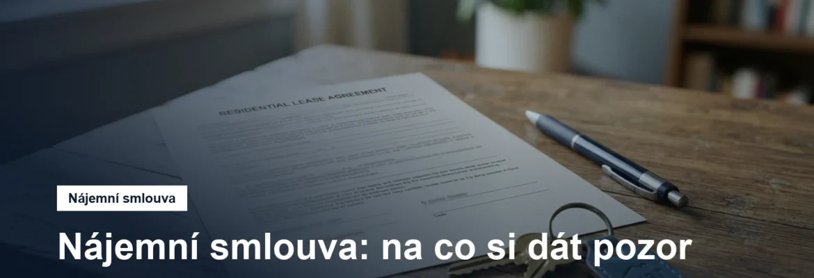 Nájemní smlouva a klíče od bytu na stole