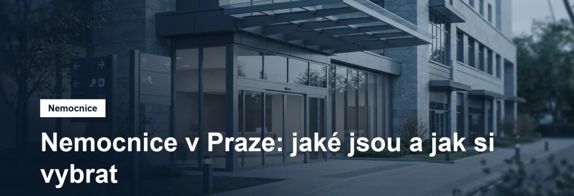 Vchod do nemocnice se směrovým značením přes den