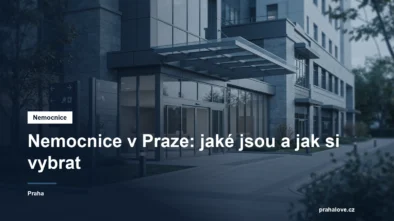 Vchod do nemocnice se směrovým značením přes den