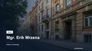Vinohradská ulice s činžovními domy a stromořadím v Praze 3
