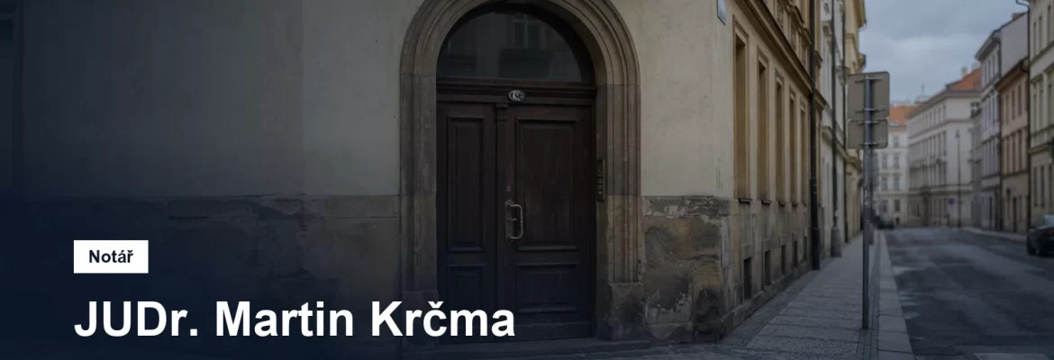 Nárožní činžovní dům s kamenným soklem v pražské Klimentské ulici