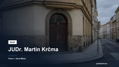 Nárožní činžovní dům s kamenným soklem v pražské Klimentské ulici
