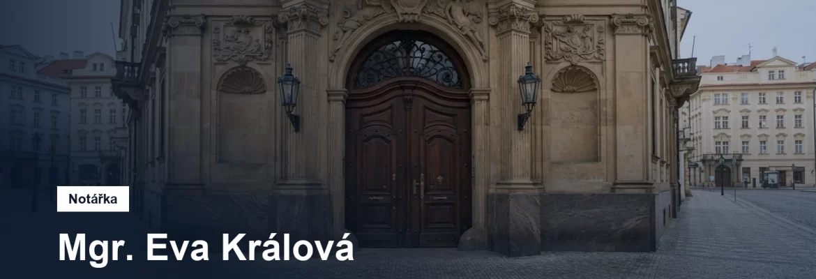 Průčelí historizujícího paláce s kamenným soklem a portálem v ulici Na příkopě na pražském Starém Městě