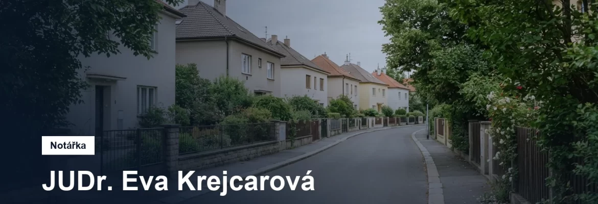 Nízká zástavba a stromy podél klidné ulice v pražské Ruzyni